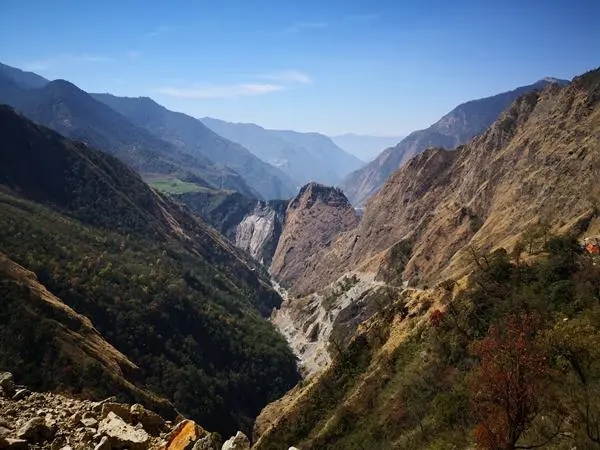 "一带一路"再添“水电明珠” | 翻山越岭，只为尼泊尔山涧里的“绿色引擎”！